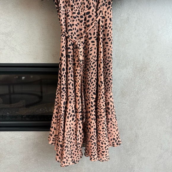 Fame And Partners - Tan & Black Leopard Print Short Sleeve Wrap Dress, Size 0 - Picture 12 of 13